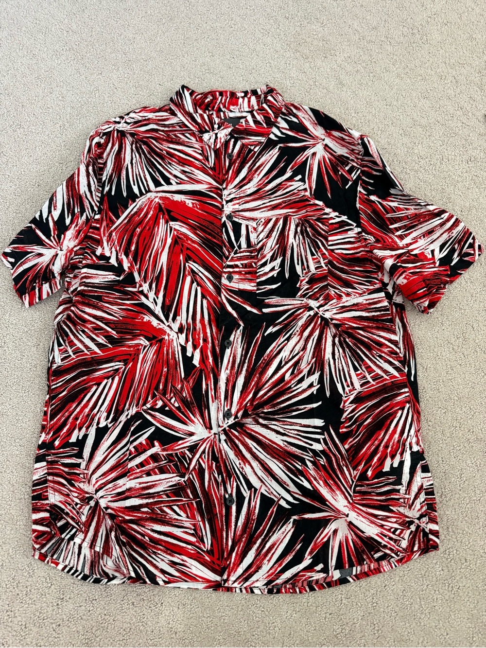 H&M Men's Red & White Tropical Print Button-Up Shirt Size L